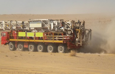 3000m (750hp) truck-mounted drilling rig: Chassis with fully independent suspension